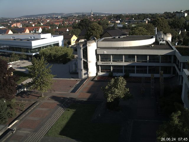 Foto der Webcam: Verwaltungsgebäude, Innenhof mit Audimax, Hörsaal-Gebäude 1