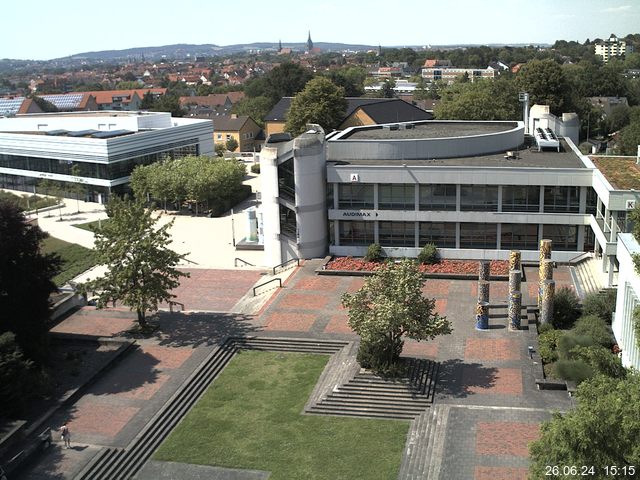 Foto der Webcam: Verwaltungsgebäude, Innenhof mit Audimax, Hörsaal-Gebäude 1