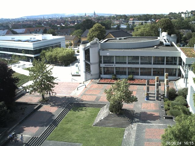 Foto der Webcam: Verwaltungsgebäude, Innenhof mit Audimax, Hörsaal-Gebäude 1