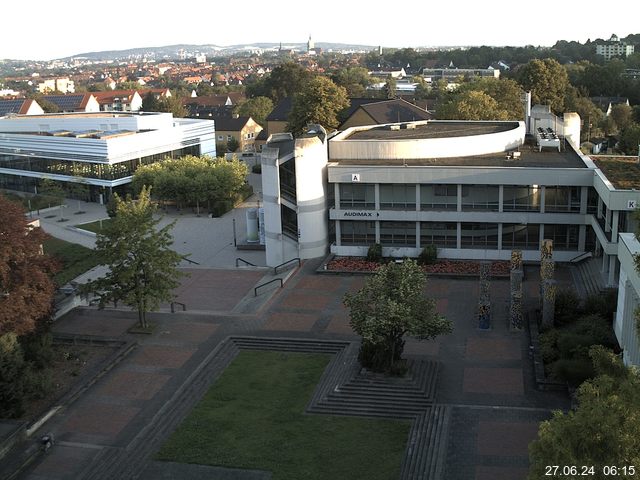 Foto der Webcam: Verwaltungsgebäude, Innenhof mit Audimax, Hörsaal-Gebäude 1