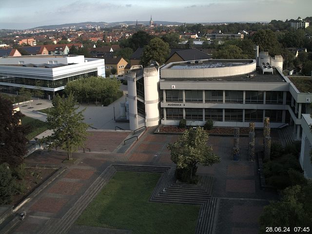 Foto der Webcam: Verwaltungsgebäude, Innenhof mit Audimax, Hörsaal-Gebäude 1