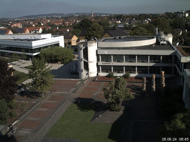 Foto der Webcam: Verwaltungsgebäude, Innenhof mit Audimax, Hörsaal-Gebäude 1