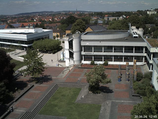 Foto der Webcam: Verwaltungsgebäude, Innenhof mit Audimax, Hörsaal-Gebäude 1