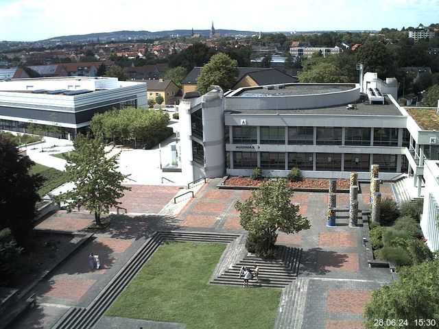 Foto der Webcam: Verwaltungsgebäude, Innenhof mit Audimax, Hörsaal-Gebäude 1