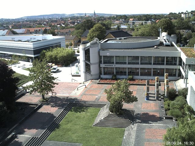 Foto der Webcam: Verwaltungsgebäude, Innenhof mit Audimax, Hörsaal-Gebäude 1