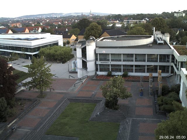 Foto der Webcam: Verwaltungsgebäude, Innenhof mit Audimax, Hörsaal-Gebäude 1