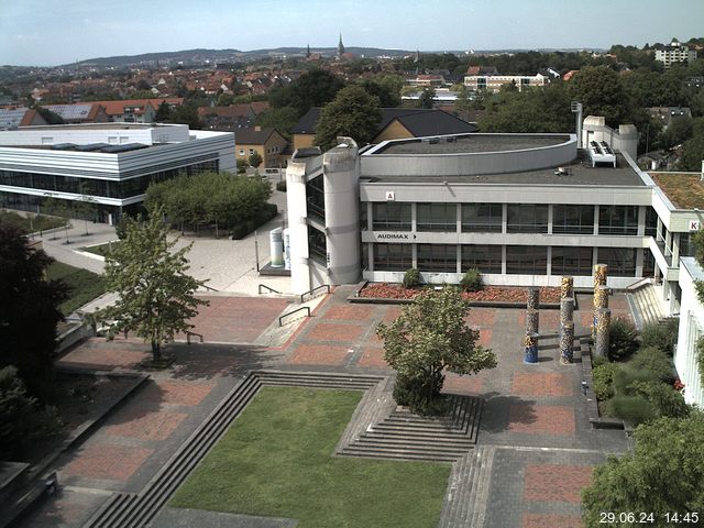 Foto der Webcam: Verwaltungsgebäude, Innenhof mit Audimax, Hörsaal-Gebäude 1