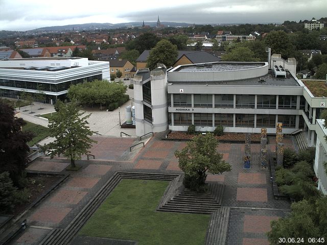 Foto der Webcam: Verwaltungsgebäude, Innenhof mit Audimax, Hörsaal-Gebäude 1