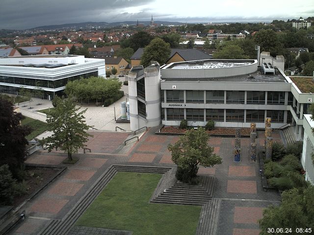 Foto der Webcam: Verwaltungsgebäude, Innenhof mit Audimax, Hörsaal-Gebäude 1