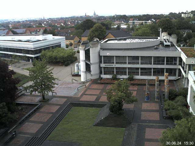 Foto der Webcam: Verwaltungsgebäude, Innenhof mit Audimax, Hörsaal-Gebäude 1