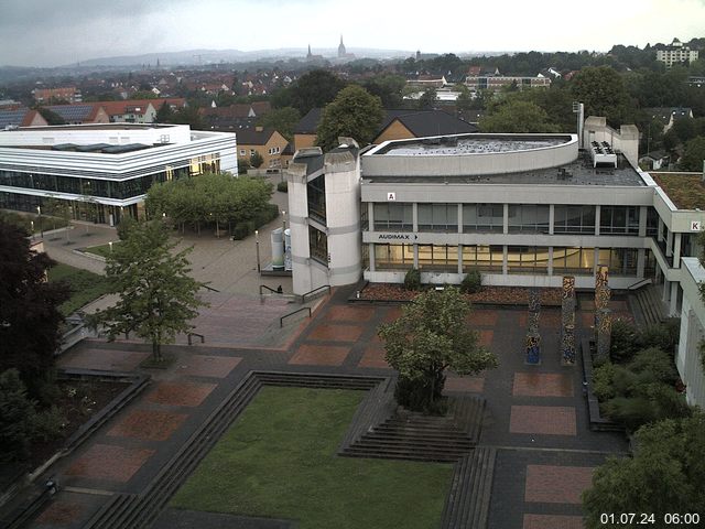 Foto der Webcam: Verwaltungsgebäude, Innenhof mit Audimax, Hörsaal-Gebäude 1