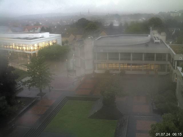 Foto der Webcam: Verwaltungsgebäude, Innenhof mit Audimax, Hörsaal-Gebäude 1