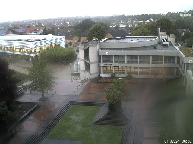 Foto der Webcam: Verwaltungsgebäude, Innenhof mit Audimax, Hörsaal-Gebäude 1