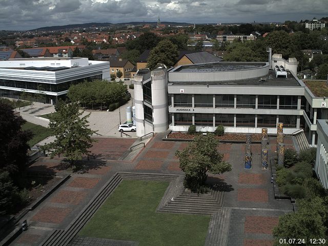 Foto der Webcam: Verwaltungsgebäude, Innenhof mit Audimax, Hörsaal-Gebäude 1