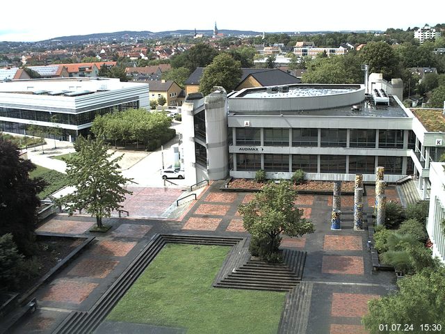 Foto der Webcam: Verwaltungsgebäude, Innenhof mit Audimax, Hörsaal-Gebäude 1