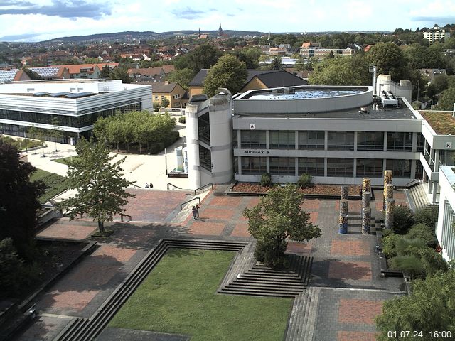 Foto der Webcam: Verwaltungsgebäude, Innenhof mit Audimax, Hörsaal-Gebäude 1