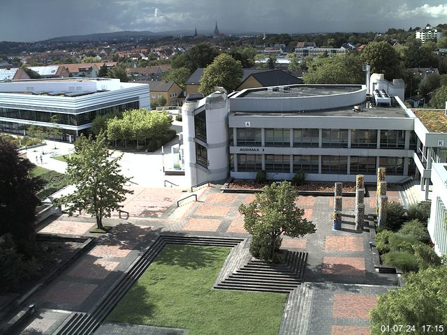 Foto der Webcam: Verwaltungsgebäude, Innenhof mit Audimax, Hörsaal-Gebäude 1