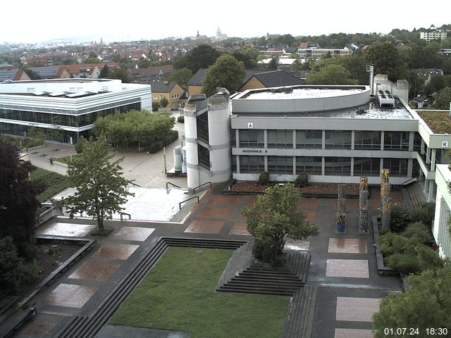 Foto der Webcam: Verwaltungsgebäude, Innenhof mit Audimax, Hörsaal-Gebäude 1