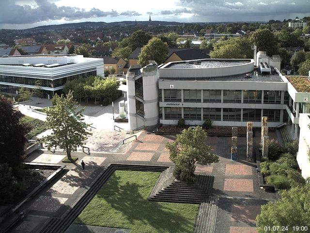 Foto der Webcam: Verwaltungsgebäude, Innenhof mit Audimax, Hörsaal-Gebäude 1