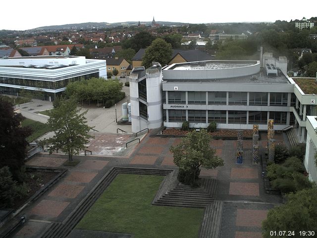 Foto der Webcam: Verwaltungsgebäude, Innenhof mit Audimax, Hörsaal-Gebäude 1