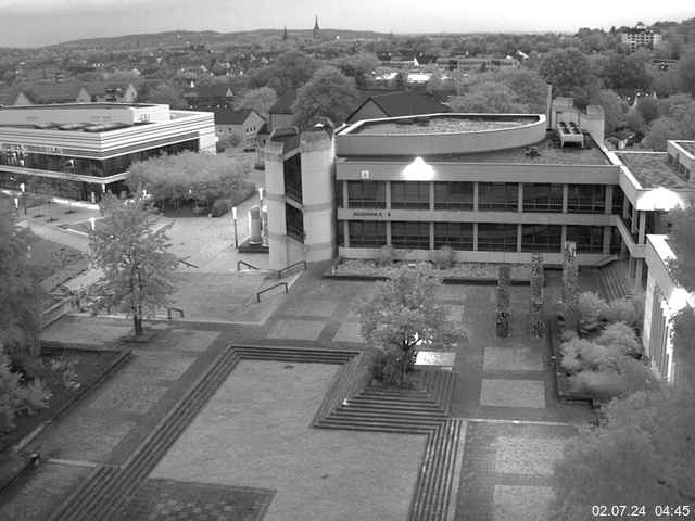 Foto der Webcam: Verwaltungsgebäude, Innenhof mit Audimax, Hörsaal-Gebäude 1