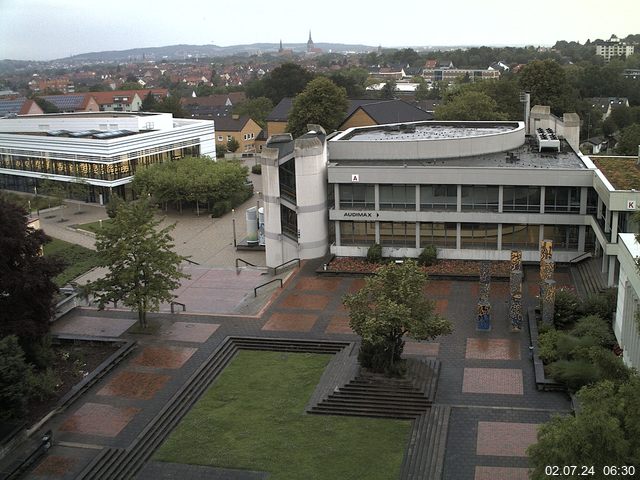 Foto der Webcam: Verwaltungsgebäude, Innenhof mit Audimax, Hörsaal-Gebäude 1