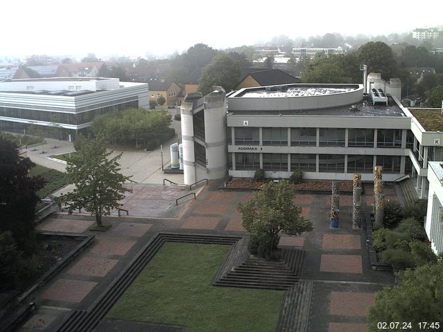 Foto der Webcam: Verwaltungsgebäude, Innenhof mit Audimax, Hörsaal-Gebäude 1