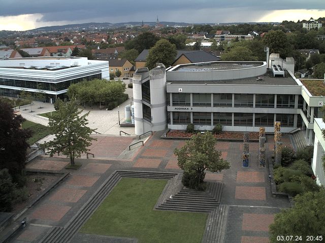 Foto der Webcam: Verwaltungsgebäude, Innenhof mit Audimax, Hörsaal-Gebäude 1