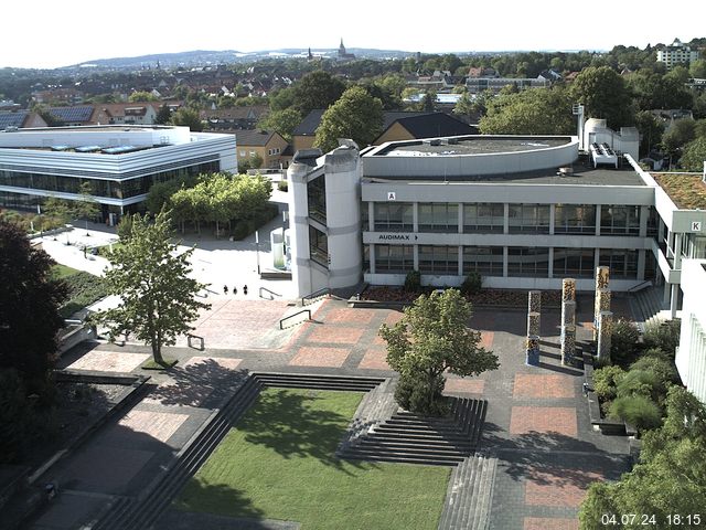 Foto der Webcam: Verwaltungsgebäude, Innenhof mit Audimax, Hörsaal-Gebäude 1