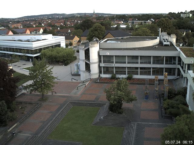 Foto der Webcam: Verwaltungsgebäude, Innenhof mit Audimax, Hörsaal-Gebäude 1