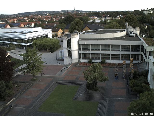 Foto der Webcam: Verwaltungsgebäude, Innenhof mit Audimax, Hörsaal-Gebäude 1