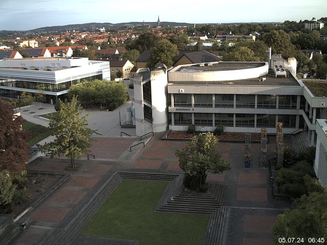 Foto der Webcam: Verwaltungsgebäude, Innenhof mit Audimax, Hörsaal-Gebäude 1