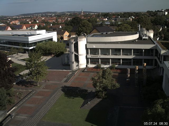 Foto der Webcam: Verwaltungsgebäude, Innenhof mit Audimax, Hörsaal-Gebäude 1