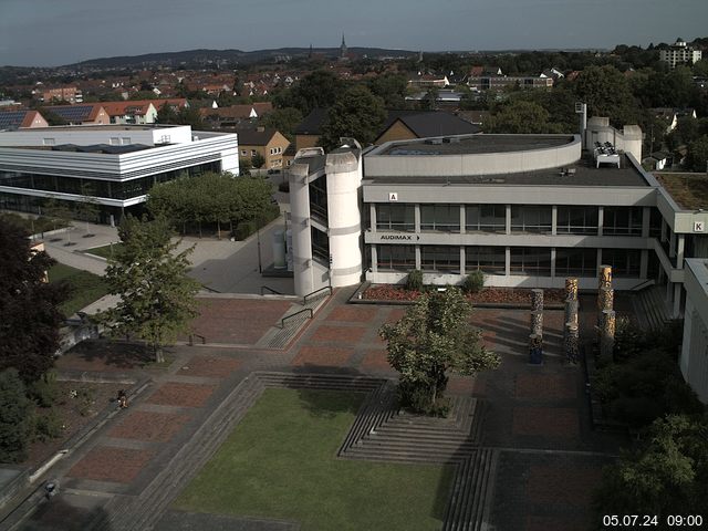 Foto der Webcam: Verwaltungsgebäude, Innenhof mit Audimax, Hörsaal-Gebäude 1