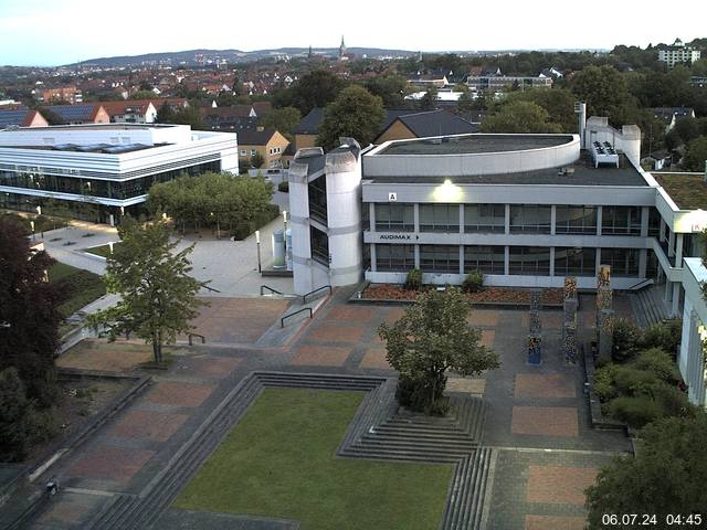 Foto der Webcam: Verwaltungsgebäude, Innenhof mit Audimax, Hörsaal-Gebäude 1