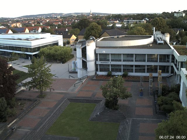 Foto der Webcam: Verwaltungsgebäude, Innenhof mit Audimax, Hörsaal-Gebäude 1