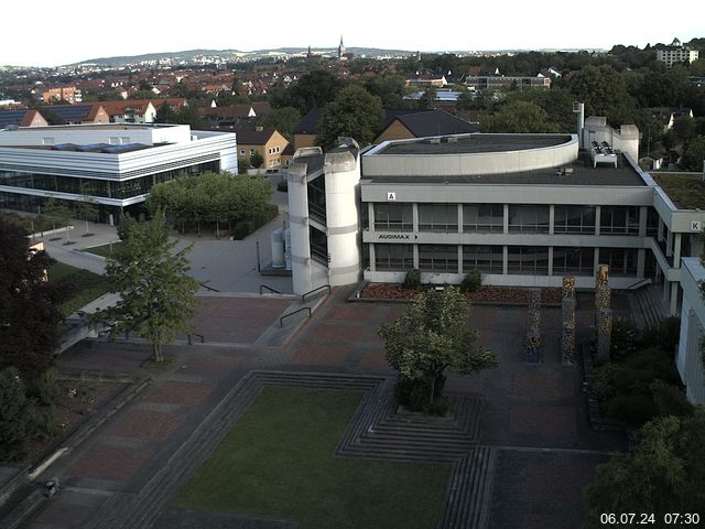 Foto der Webcam: Verwaltungsgebäude, Innenhof mit Audimax, Hörsaal-Gebäude 1