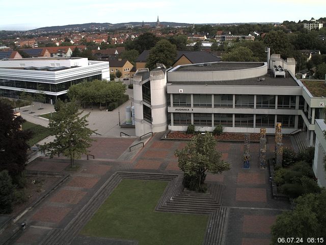 Foto der Webcam: Verwaltungsgebäude, Innenhof mit Audimax, Hörsaal-Gebäude 1