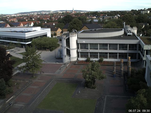 Foto der Webcam: Verwaltungsgebäude, Innenhof mit Audimax, Hörsaal-Gebäude 1