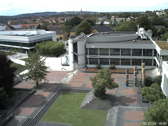 Foto der Webcam: Verwaltungsgebäude, Innenhof mit Audimax, Hörsaal-Gebäude 1