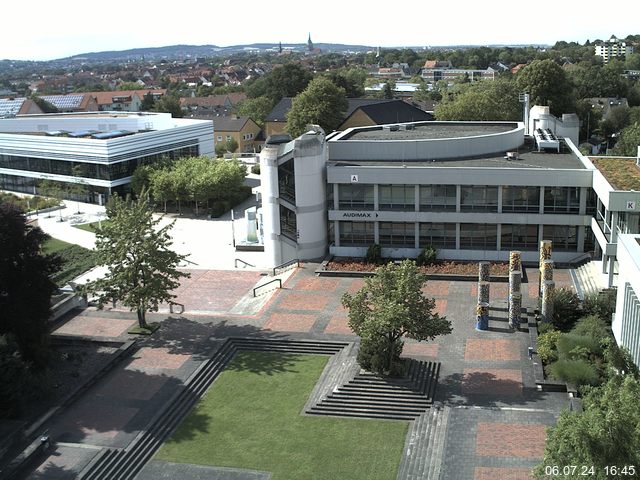 Foto der Webcam: Verwaltungsgebäude, Innenhof mit Audimax, Hörsaal-Gebäude 1