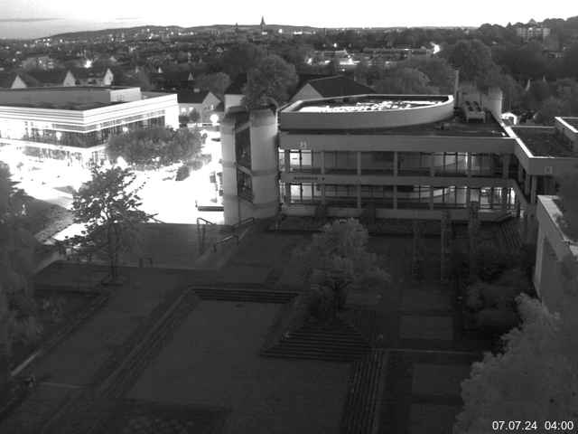 Foto der Webcam: Verwaltungsgebäude, Innenhof mit Audimax, Hörsaal-Gebäude 1