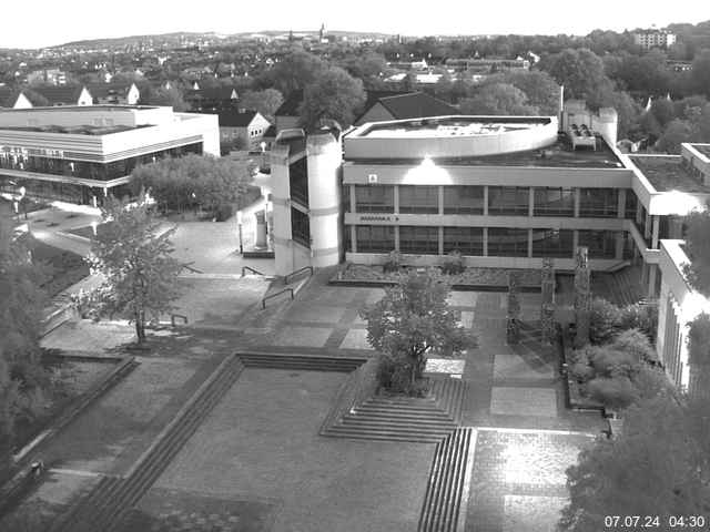 Foto der Webcam: Verwaltungsgebäude, Innenhof mit Audimax, Hörsaal-Gebäude 1