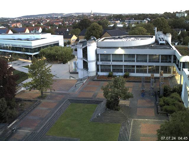 Foto der Webcam: Verwaltungsgebäude, Innenhof mit Audimax, Hörsaal-Gebäude 1