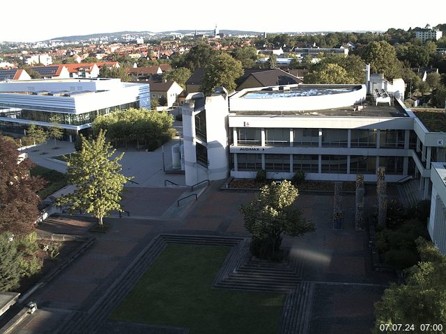 Foto der Webcam: Verwaltungsgebäude, Innenhof mit Audimax, Hörsaal-Gebäude 1