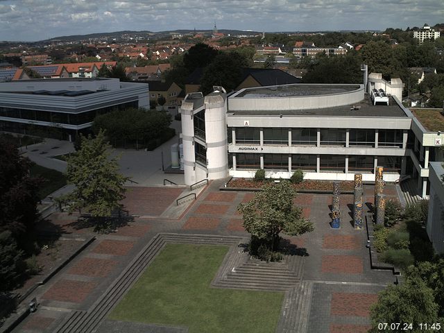 Foto der Webcam: Verwaltungsgebäude, Innenhof mit Audimax, Hörsaal-Gebäude 1