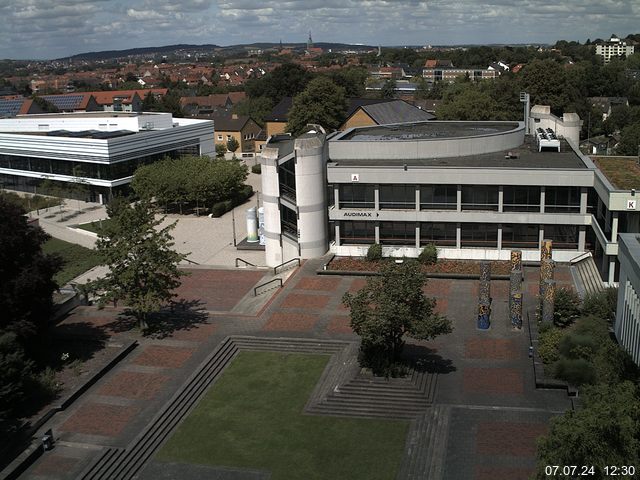 Foto der Webcam: Verwaltungsgebäude, Innenhof mit Audimax, Hörsaal-Gebäude 1