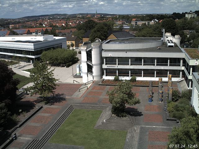 Foto der Webcam: Verwaltungsgebäude, Innenhof mit Audimax, Hörsaal-Gebäude 1