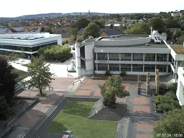 Foto der Webcam: Verwaltungsgebäude, Innenhof mit Audimax, Hörsaal-Gebäude 1