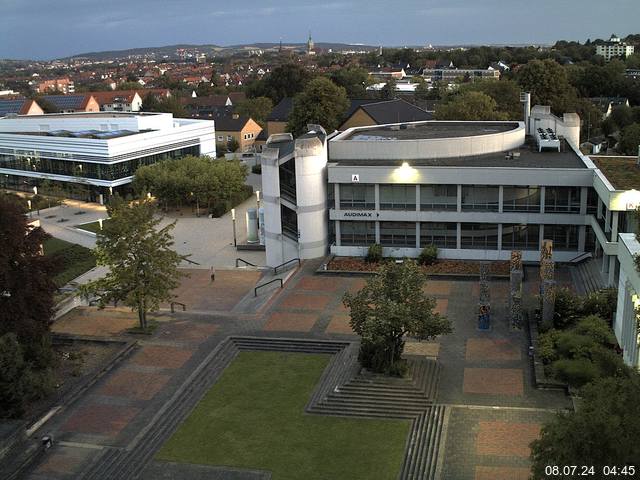 Foto der Webcam: Verwaltungsgebäude, Innenhof mit Audimax, Hörsaal-Gebäude 1